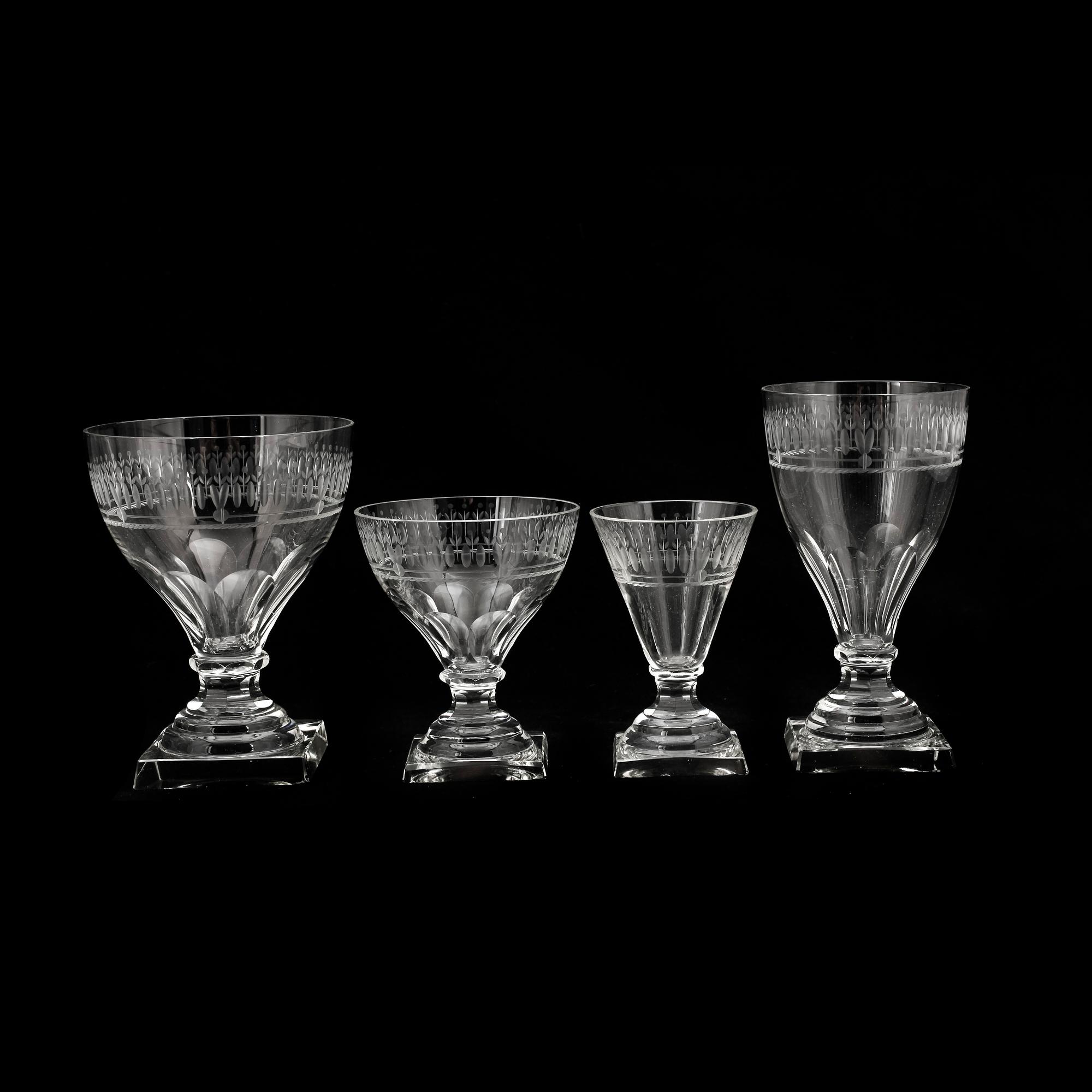 GLASSERVIS, 68 delar, "Säby", design Gerda Strömberg, Strömbergshyttan.