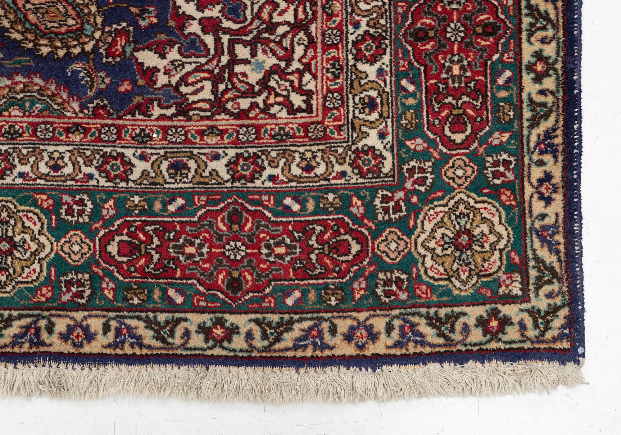 Matta, Old, Täbris, signerad, ca 290 x 206 cm.