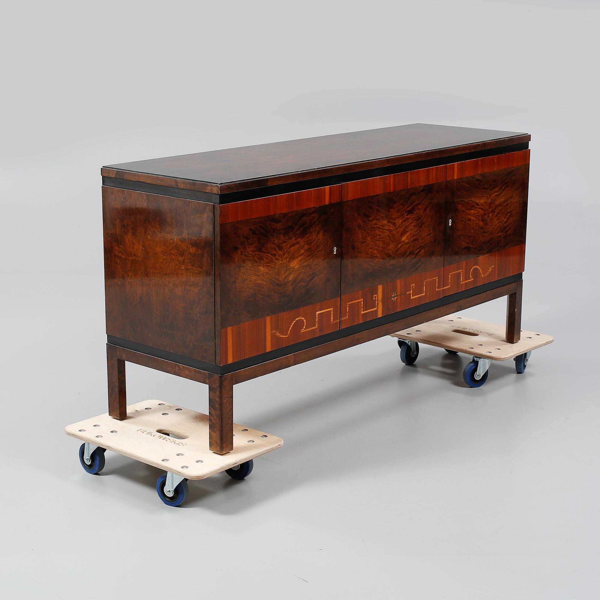SIDEBOARD, 1900-talets andra kvartal.