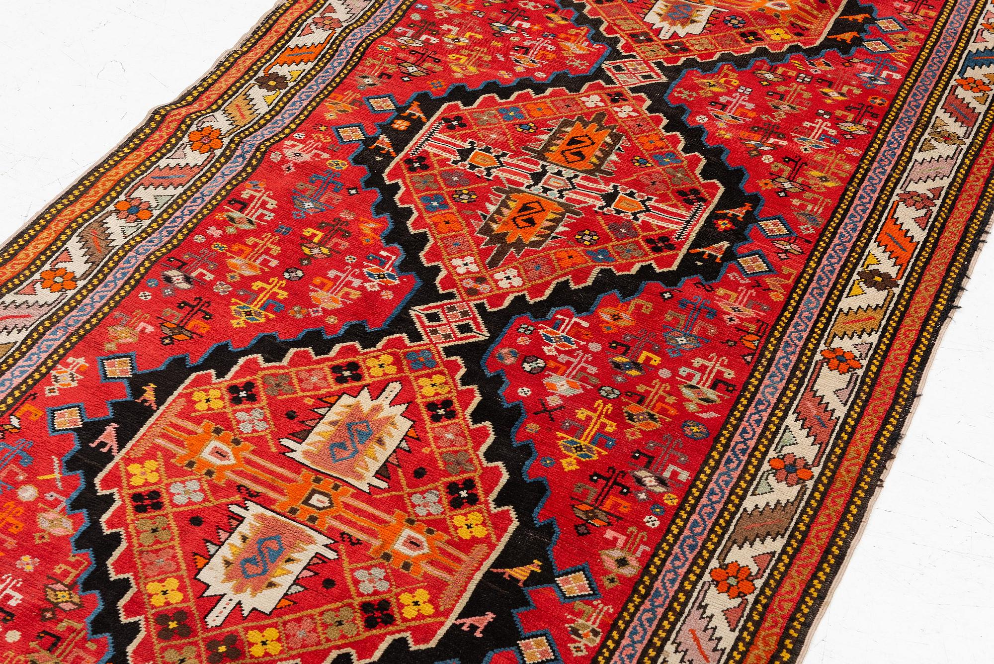 Gallerimatta, antik Karabagh, södra Kaukasus, ca 292 x 124 cm.