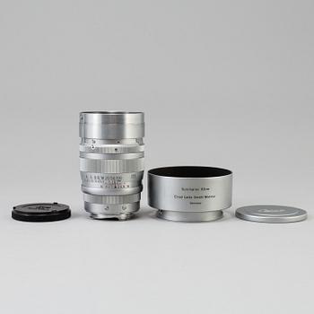 A chrome Leica Summarex f=8,5 cm 1:1,5 lens no 1008826 designed by av Max Berek, Ernst Leitz, Wetzlar . 1943-1960.