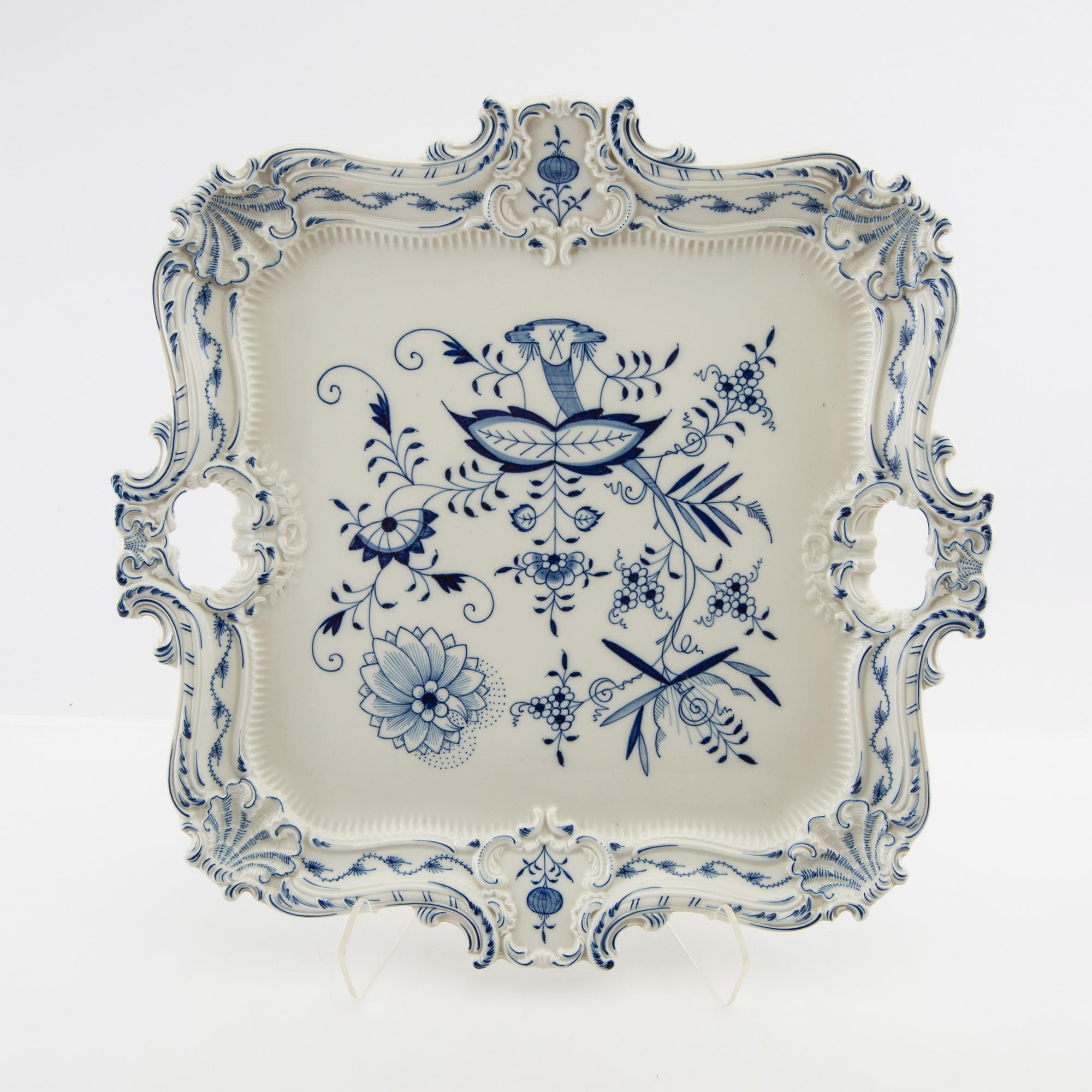 Bricka Meissen "Zwiebelmuster",Tyskland 1900-talets mitt porslin.