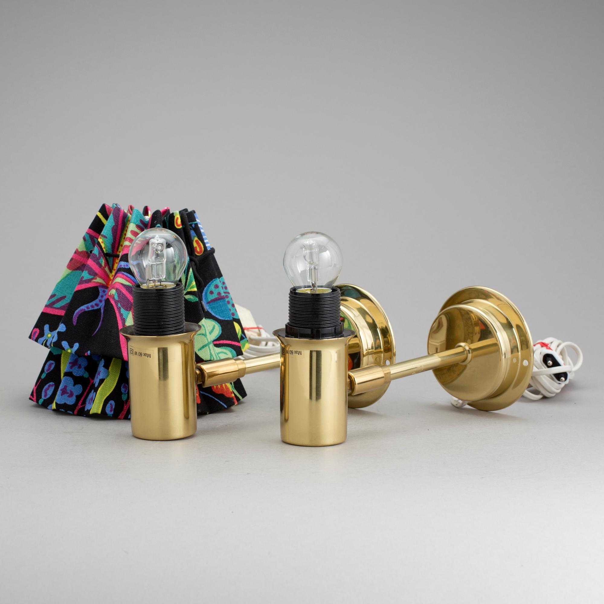 VÄGGLAMPOR, ett par, 1900-talets fjärde kvartal.