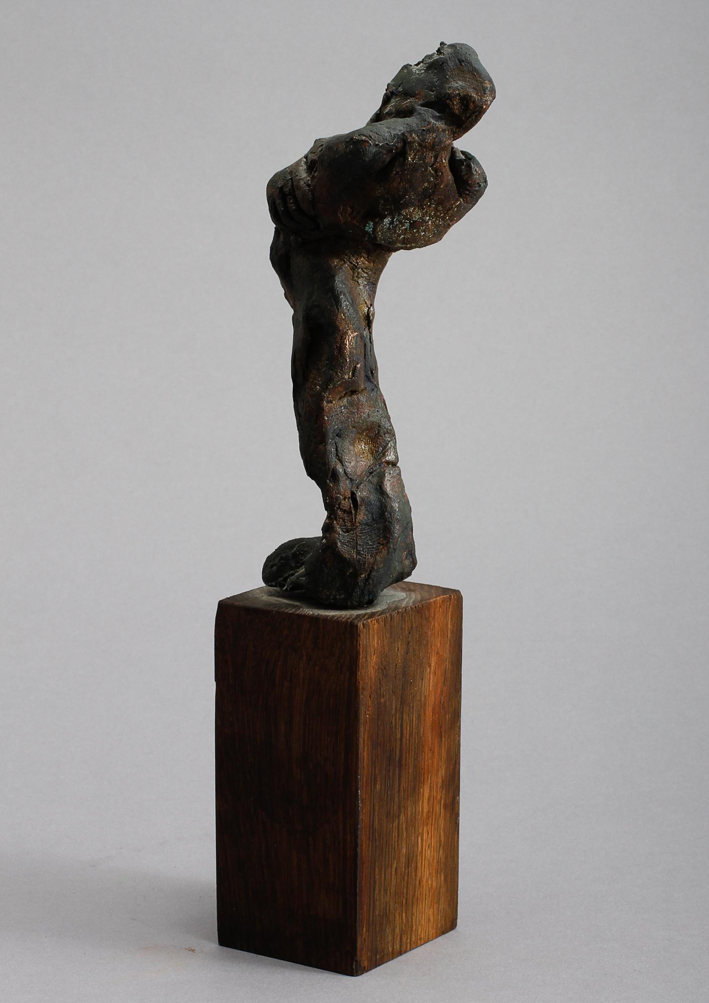 CLAES HAKE. Skulptur, brons på träsockel, signerad, 1900-talets andra hälft.