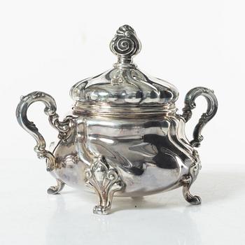A Norwegian silver Rococo style coffee pot, cream jug, and sugar bowl, Norsk Filigransfabrikk, Oslo circa 1920.