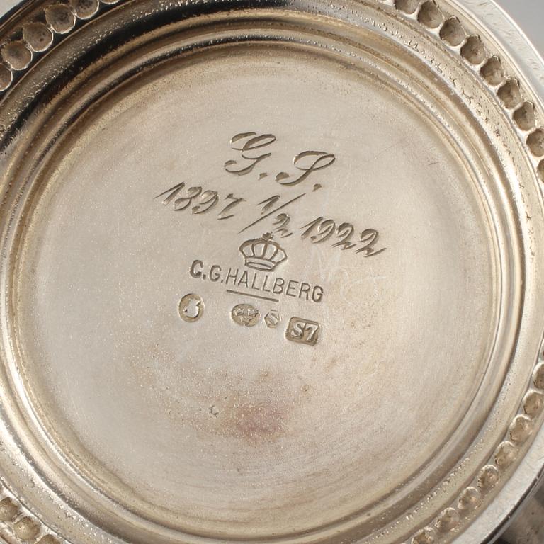 KAFFESERVIS, 3 delar, silver, importstämplad och stämplad C. G Hallberg, Stockholm, 1920. Vikt 1000 g.