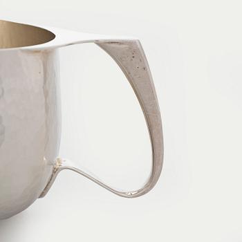 Tapio Wirkkala, kuksa, "Isännänmuki", hopeaa, TW 463, Kultakeskus, Hämeenlinna 1989.