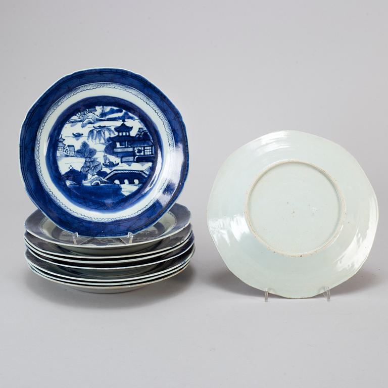 Nine blue and white export porcelain plates, Qing dynasty, 19th century.