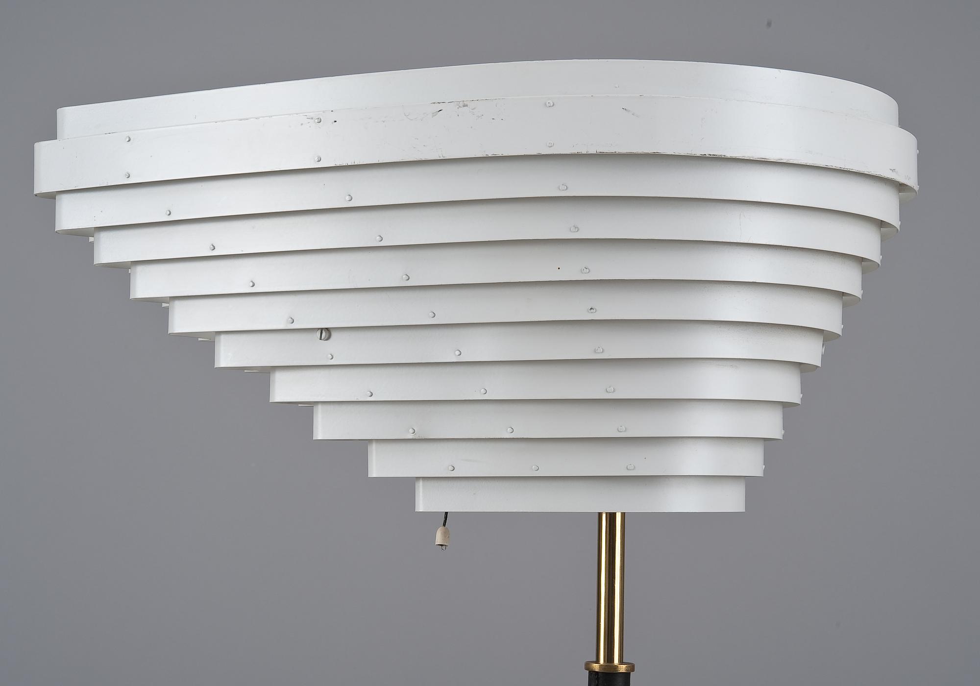 Alvar Aalto, GOLVLAMPA, A 805.