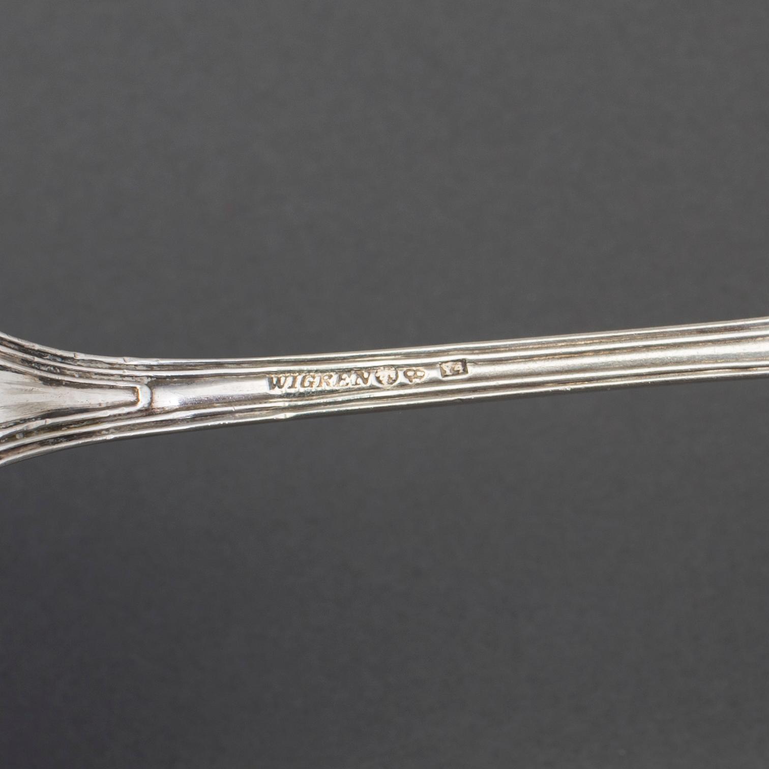 A lot of five silver sprinkle spoons ans a strainer, including IA Hamrin, Sundsvall, 1862.