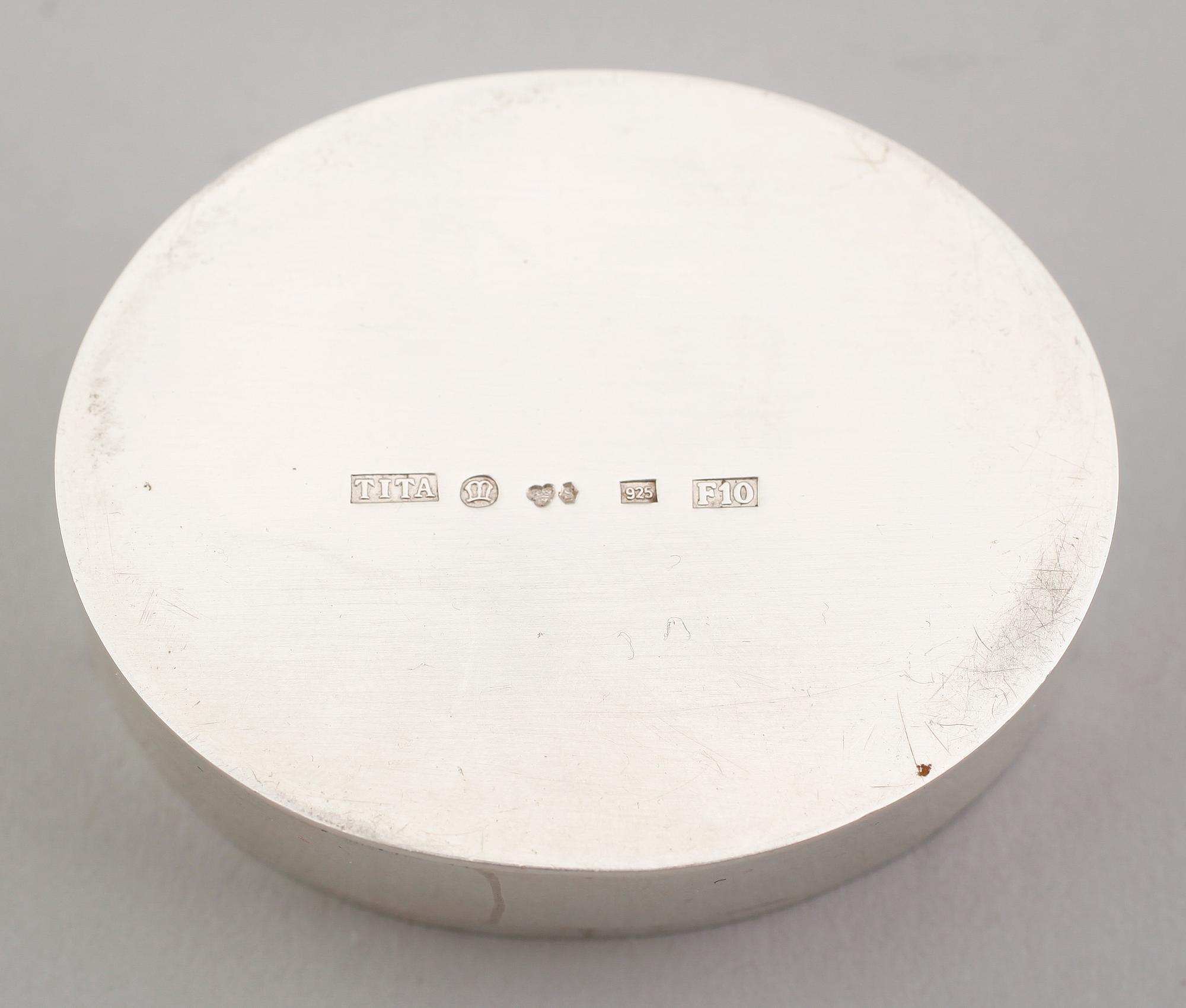 DOSA, silver och förgyllt silver, lapis lazuli, 1979.