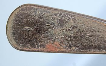 GOLFKLUBBOR, 2 st, järn, 1890-tal.