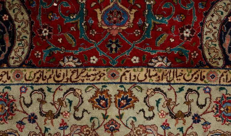 Matto, semi-antique Tabriz, signed ca 335,5 x 256,5 - 261,5 cm.