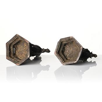 Rökelsehållare, ett par, brons. Yuan/Mingdynastin.