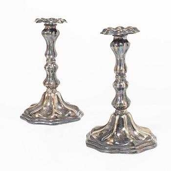 C.G. Hallberg, Ljusstakar, ett par, silver, rokokostil, Stockholm 1935-1936.