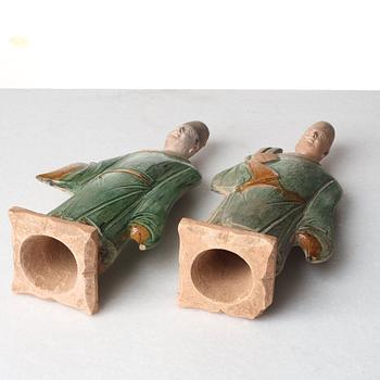 Two green and yellow glazed pottery figures of Ming officials, Ming style, 20th Century.