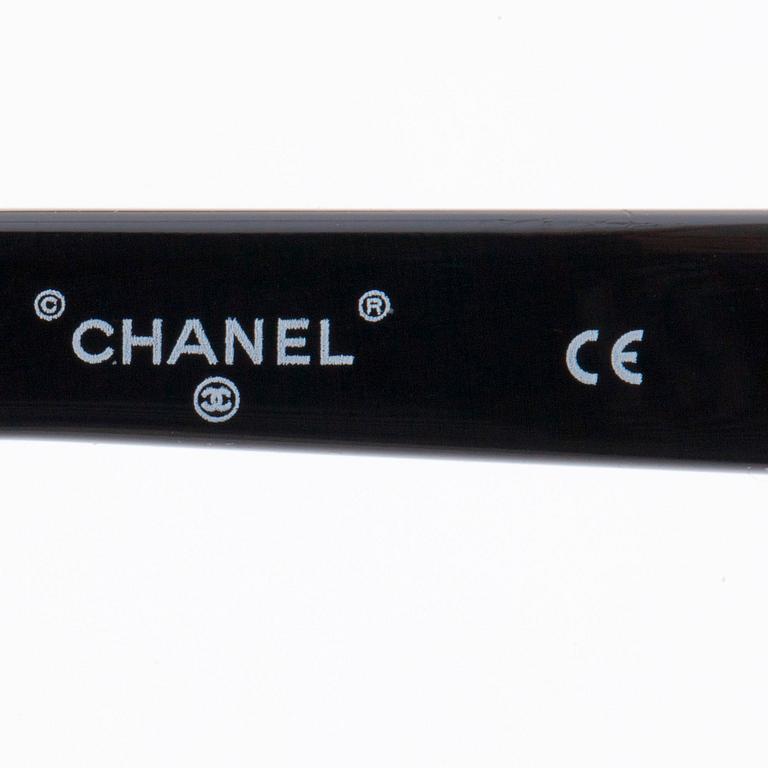 CHANEL, ett par solglasögon, limited edition 2009.