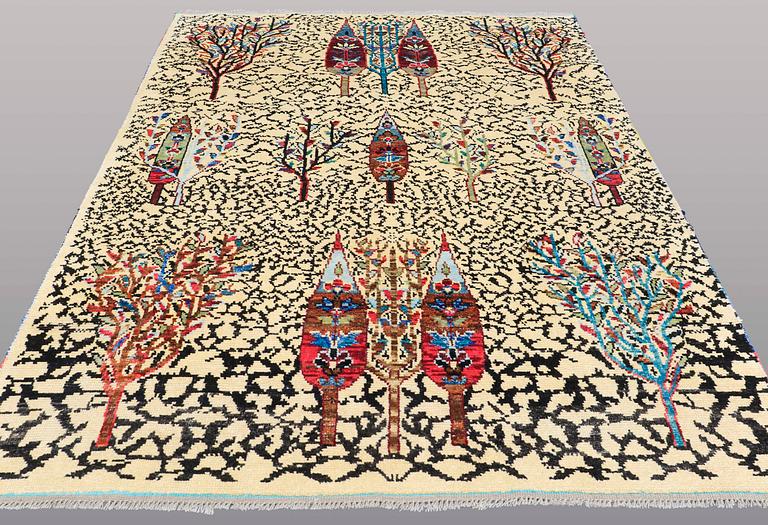 A CARPET, oriental, ca 292 x 195 cm.