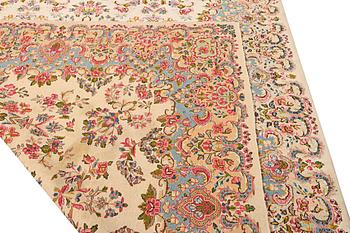 An antique Kirman carpet, a. 310 x 210 cm.