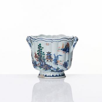 A Chinese wine cooler, Qing dynasty, Qianlong (1736-95).