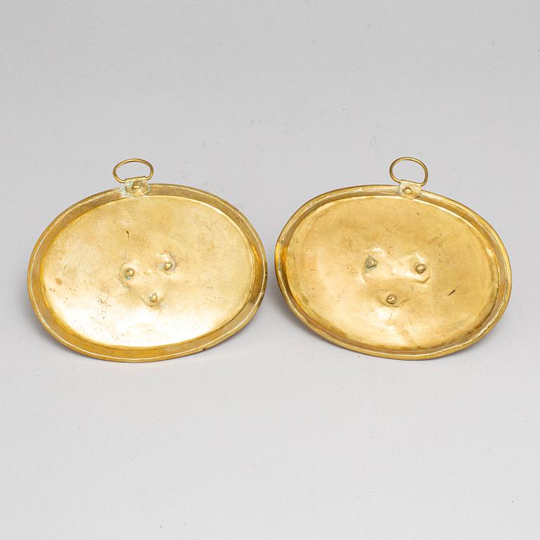 LJUSSTAKAR, ett par, mässing, 1700-tal.