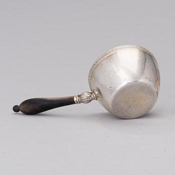 English sterling silver brandy pan with lid, Jonathan Hayne, 1816/1821-1836. Total weight 170 g.