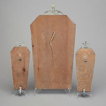 SPEGEL samt SPEGELLAMPETTER, 3 delar, tenn, 1920-30-tal.