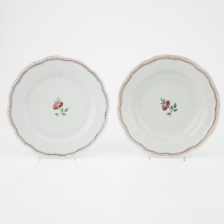 A Chinese Export dinner service, Qing dynasty, Qianlong (1736-95). (51 pieces).