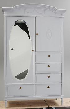 KLÄDSKÅP, sengustaviansk stil, tidigt 1900-tal.