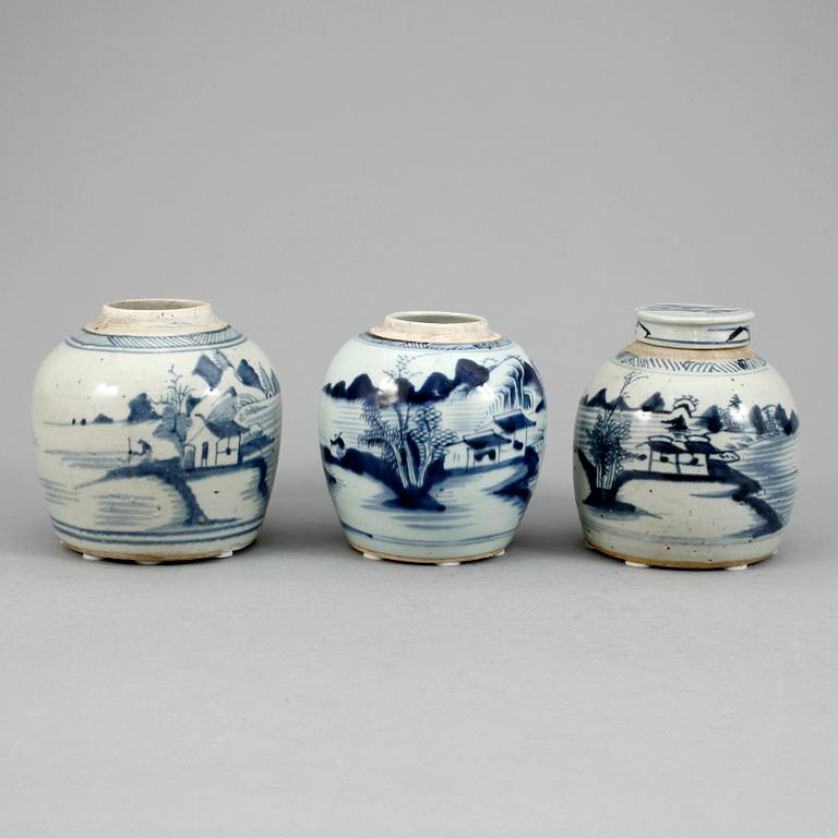 BOJANER / INGEFÄRSKRUS, 3 st, porslin. Kina.