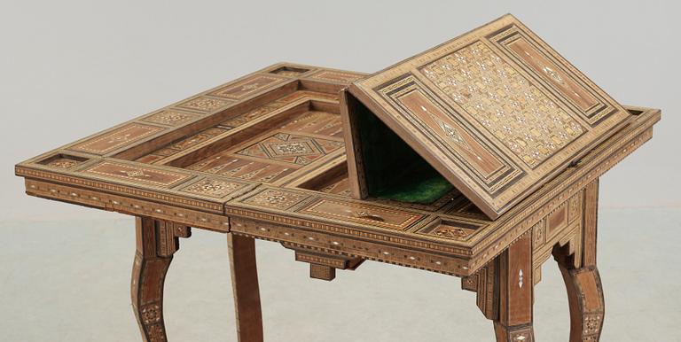 SPELBORD, orientaliskt, 1900-talets första del.