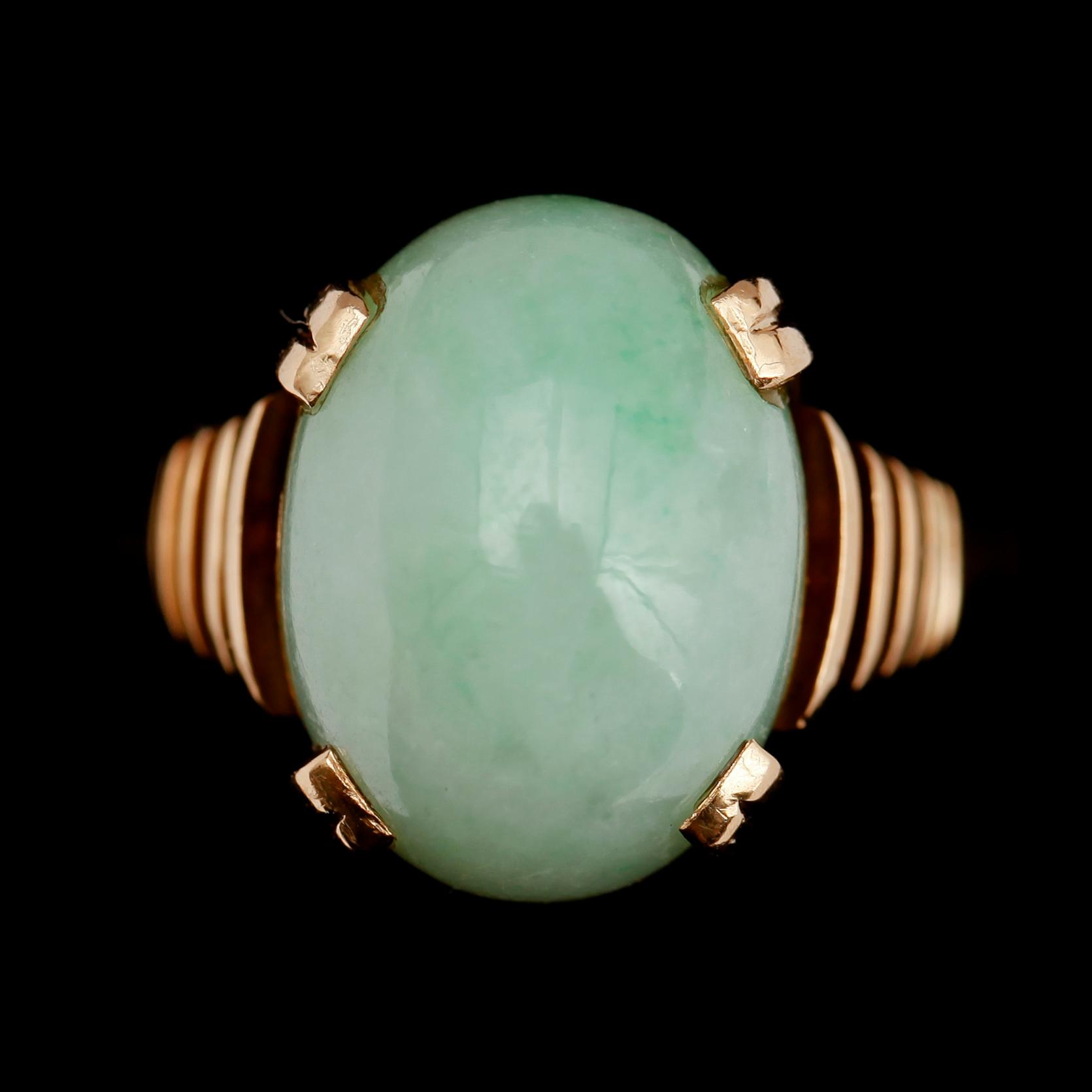 RING, 18 k guld, jade, 1960-tal.