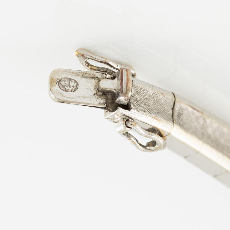 Armband 18K vitguld med runda briljantslipade diamanter.