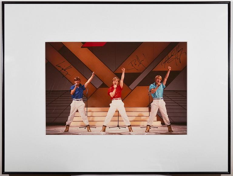 KG KRISTOFFERSSON, pigment print "Herreys". Signed by all members of Herreys and numbered 1/2.