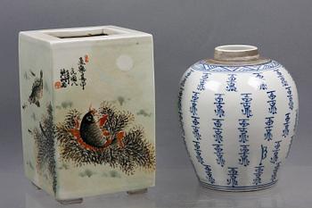 PENSELVAS samt VAS, porslin, Kina.