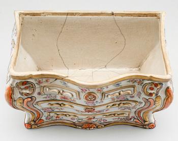 TULPANVAS, porslin, Kina, Qianlong 1736-1795.