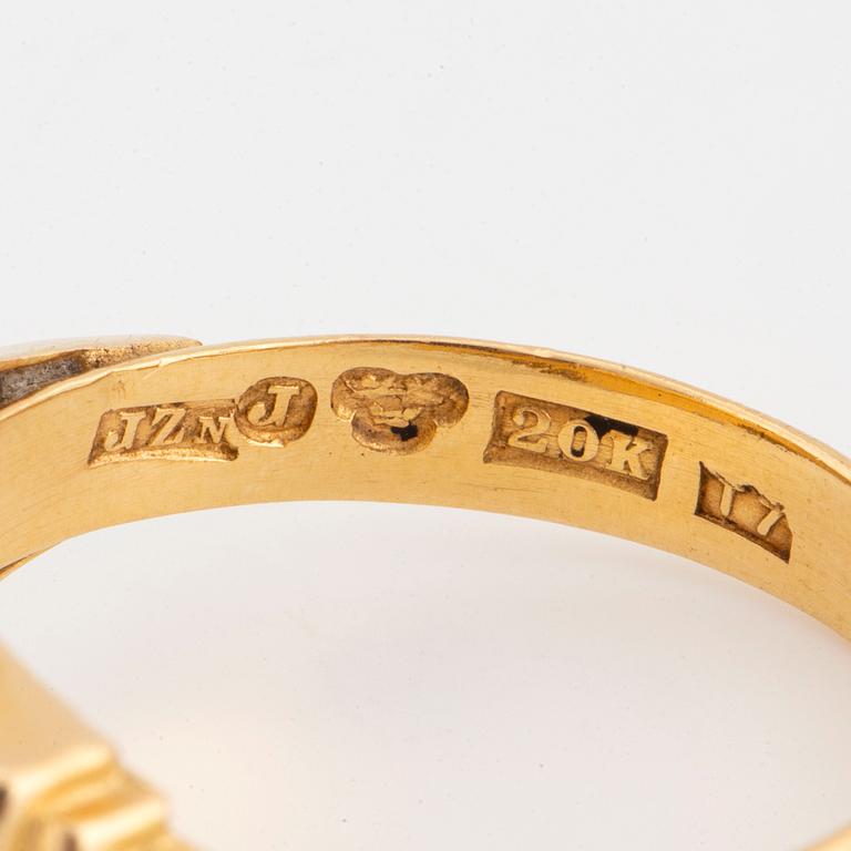 KLACKRING, 20K guld med monogram.