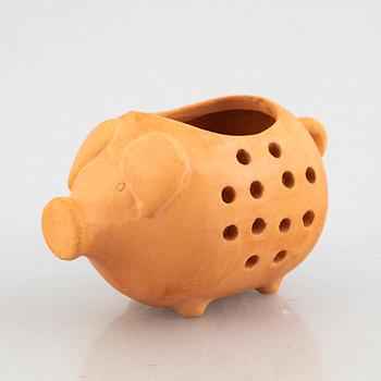 Lisa Larson, ljusstakar, 6 st, ljuslykta samt salt- och pepparströare, stengods och majolika, bl.a. Höganäs.