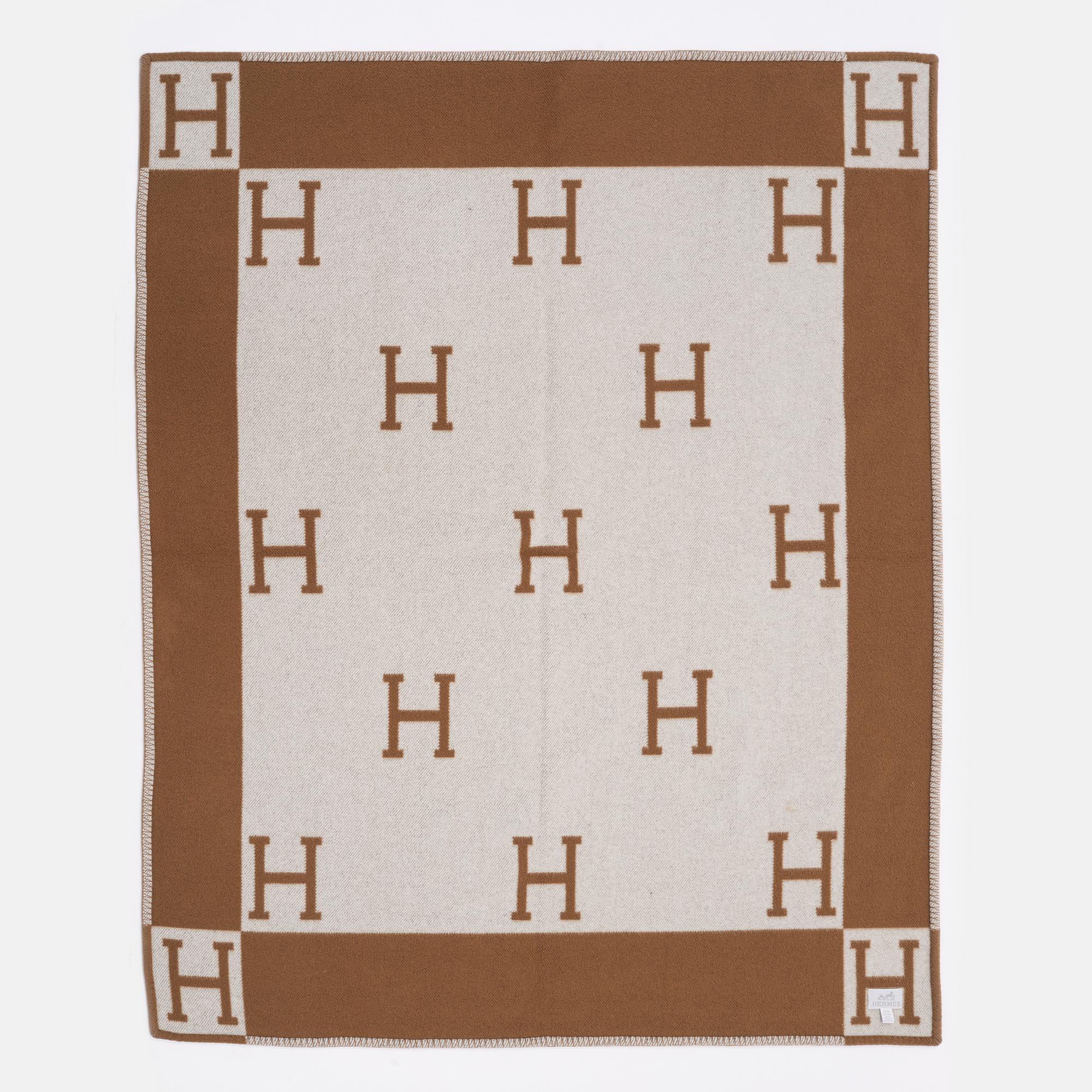 Hermès, a wool and cashmere mix 'Avalon' blanket.