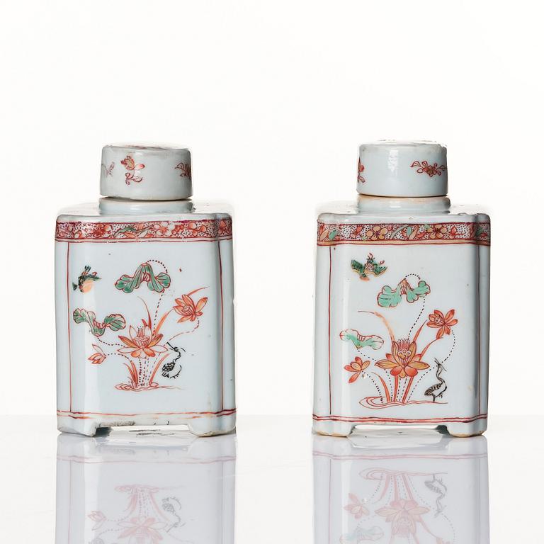 Tedosor, ett par, porslin. Qingdynastin, Kangxi (1662-1722).