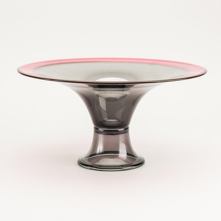 Wilke Adolfsson, bowl on foot signed and dated 89.