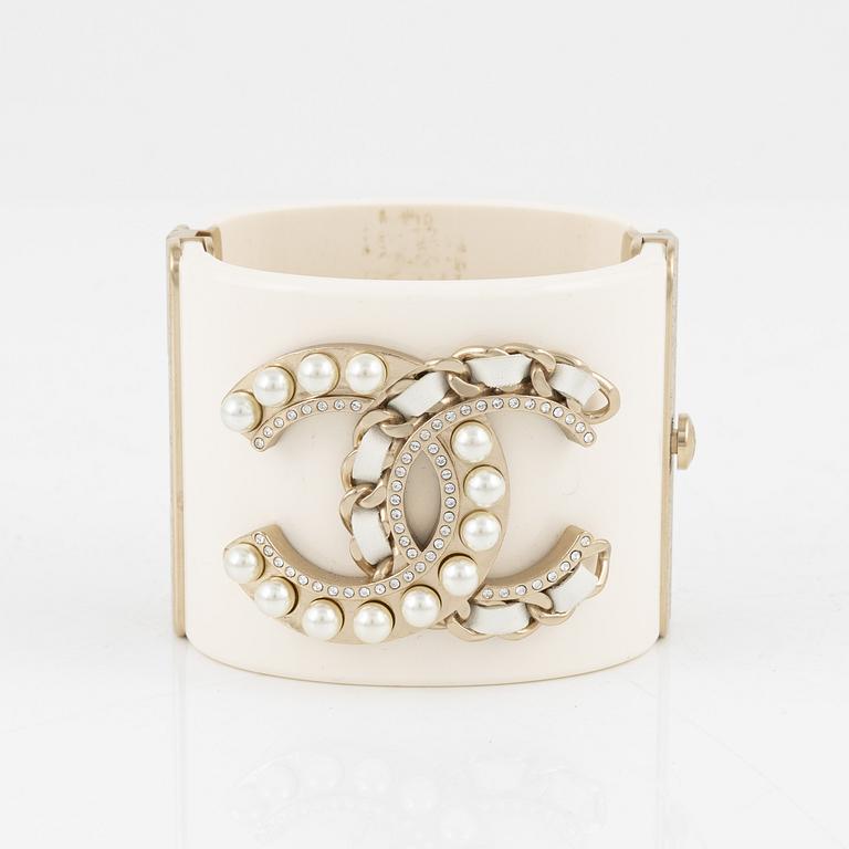 Chanel, a white acrylic bracelet with pearls, 2019.