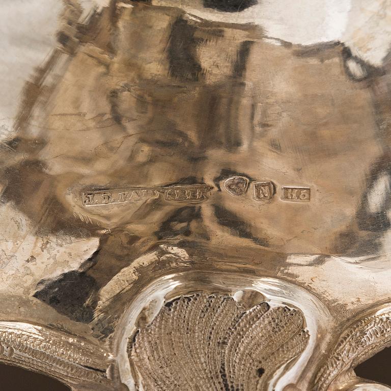 A footed Neo Rococo silver bowl with lid, maker's mark of Johan Theodor Palmgren, Norrköping, Sweden 1885-86.