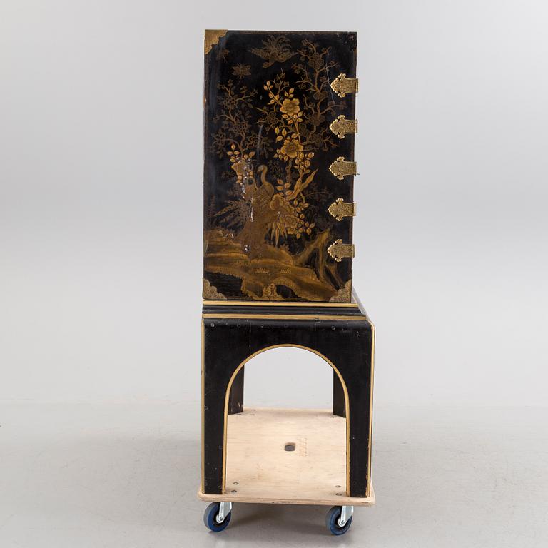 AN early 18TH CENTURY PROBABLY ENGLISH Japanned laquer cabinet on stand.