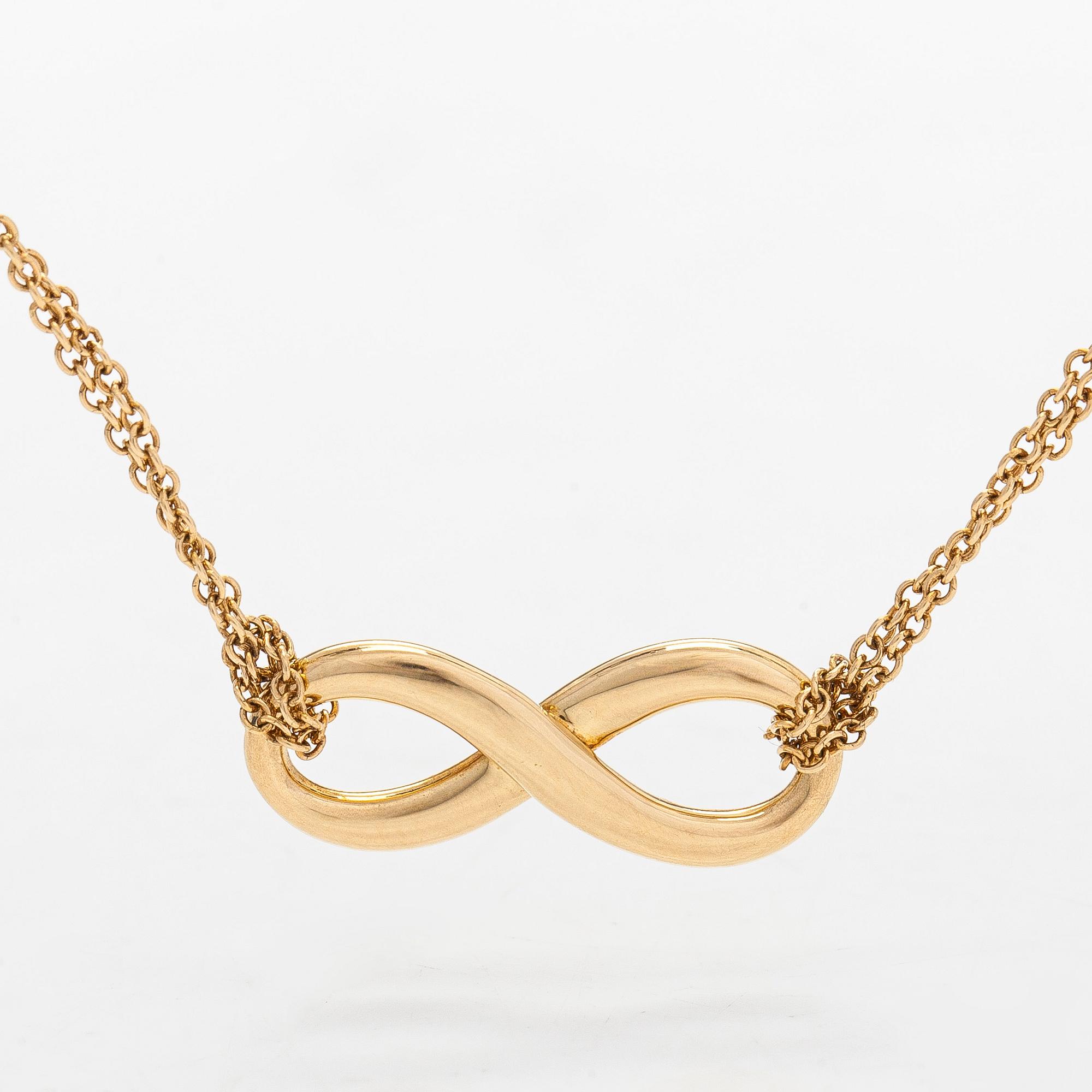 Tiffany & Co, an 18K gold 'Infinity' necklace.