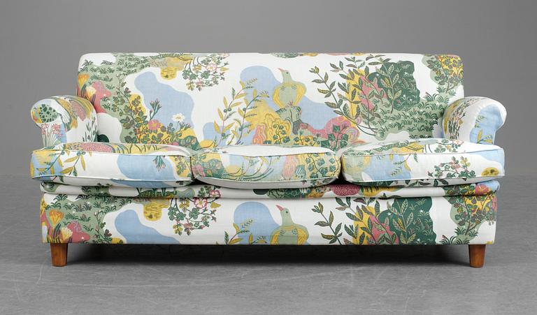 A Josef Frank sofa, Svenskt Tenn, model 678.