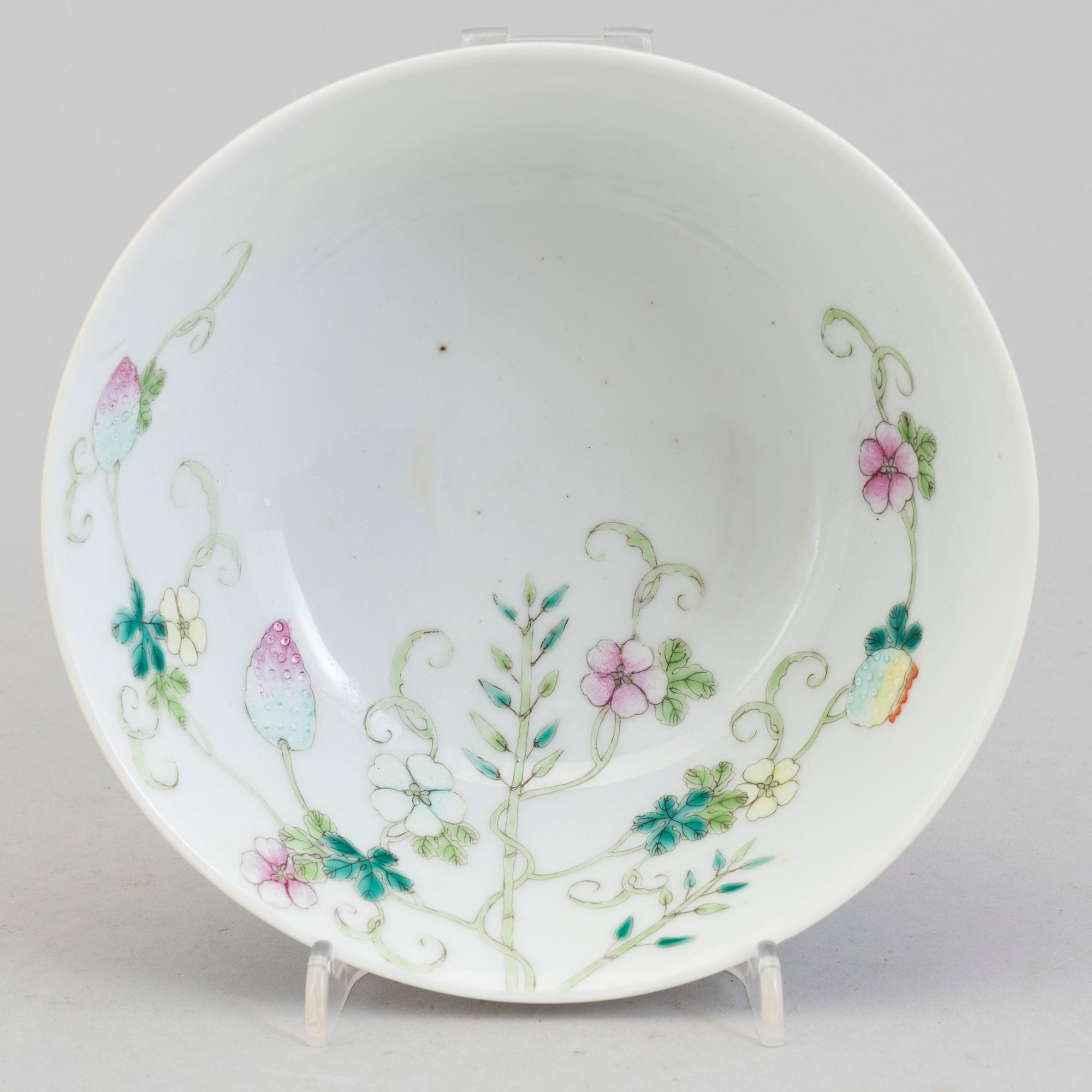 A Chinese famille rose porcelain bowl, Republic, early 20th century with Hongxians mark to the base.