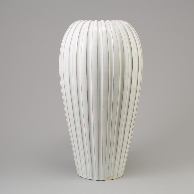 Vicke Lindstrand, a monumental earthenware vase from Upsala Ekeby, 1944-1953 .