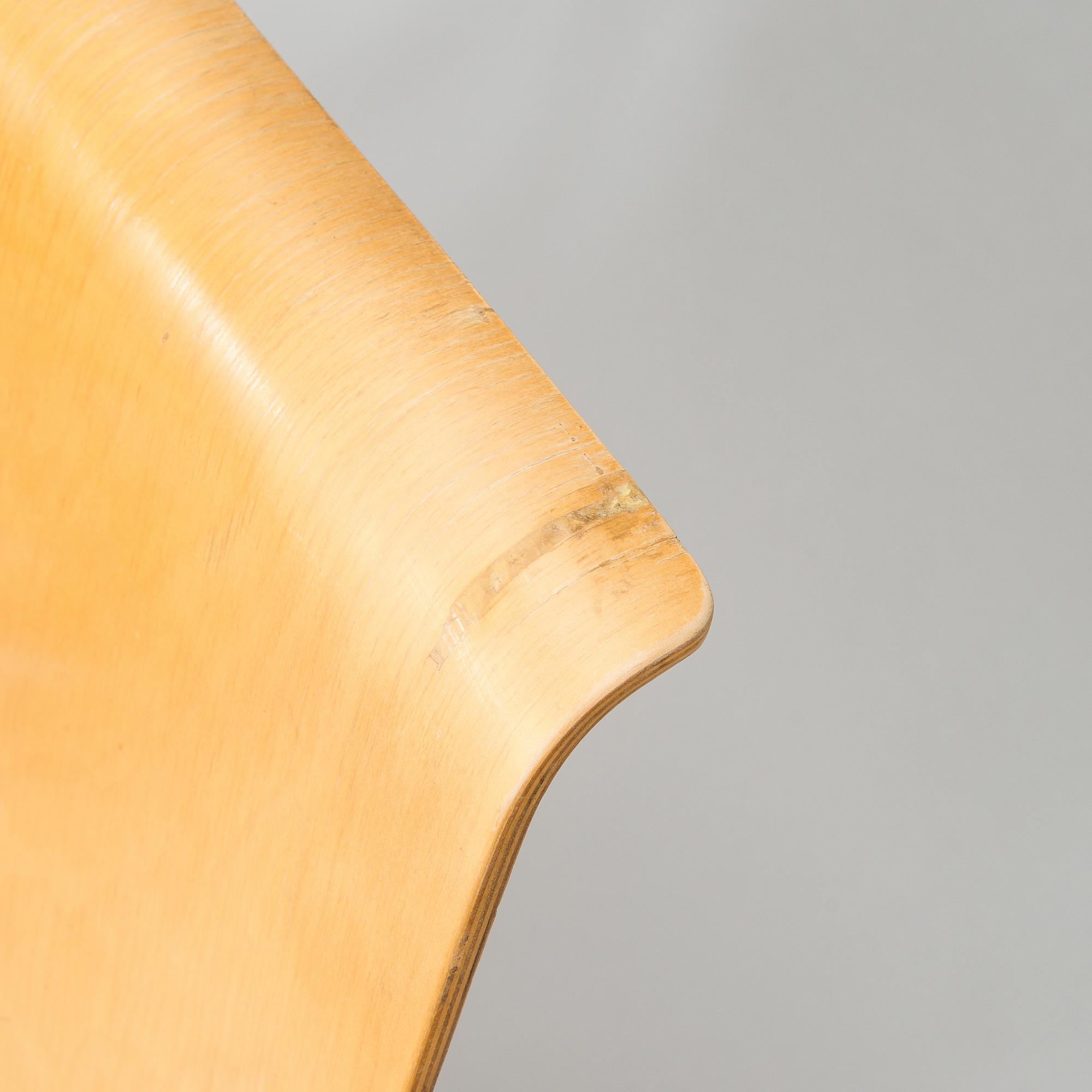 Alvar Aalto, A pair of 1970s armchairs model 403 for Artek.