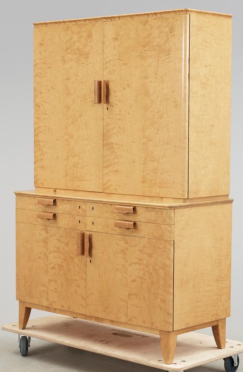 SKÅP, möjligen Axel Larsson, Svenska Möbelfabrikerna, Bodafors, 1940-tal.